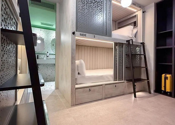 Coeo Hernan Ruiz Rooftop Pool Hostel
